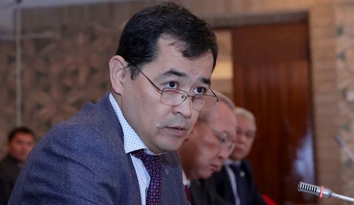 Министр здравоохранения Эркин Чечейбаев
