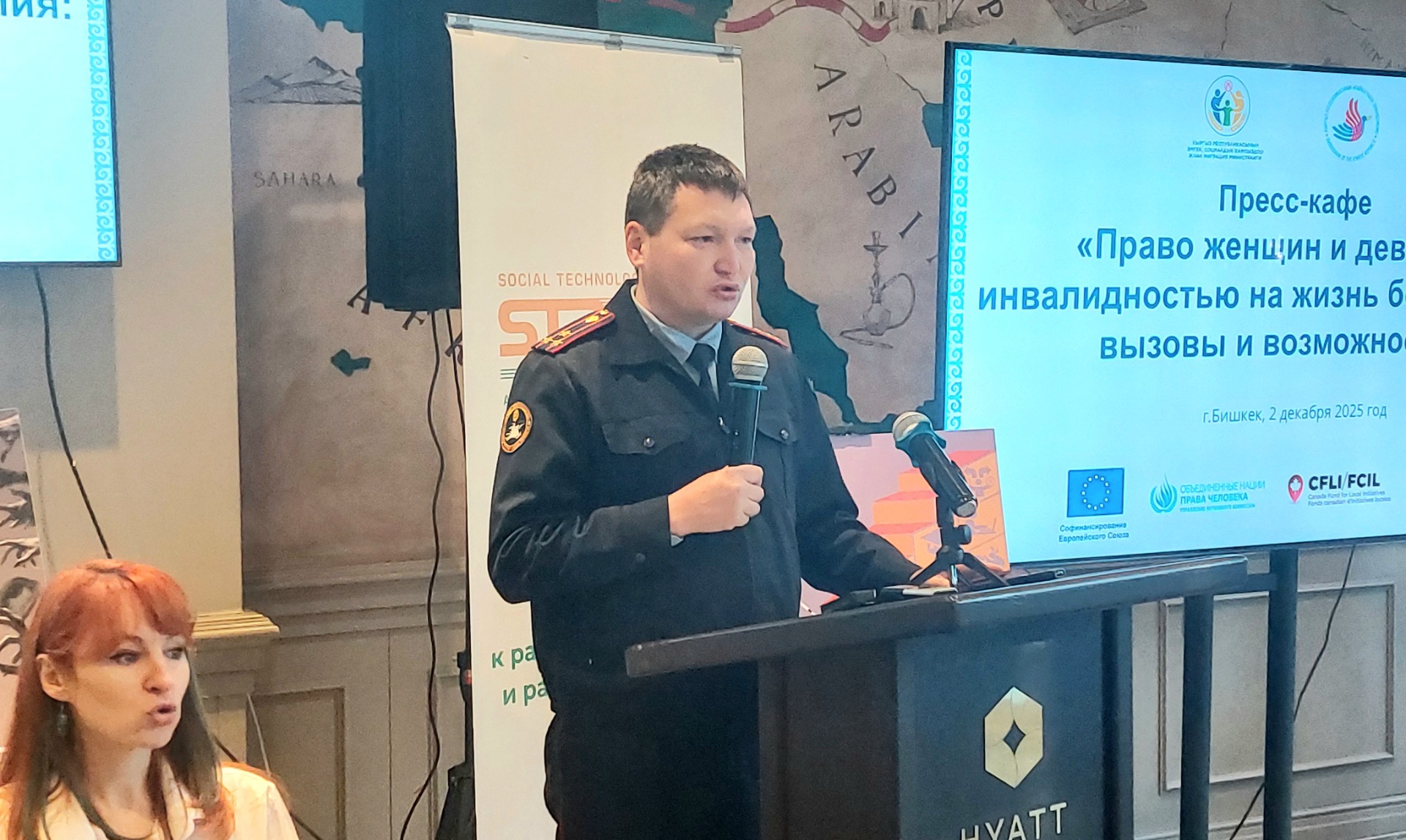 Представитель правоохранительных органов Данияр Сапарбаев рассказывает о мобильном приложении для защиты от насилия