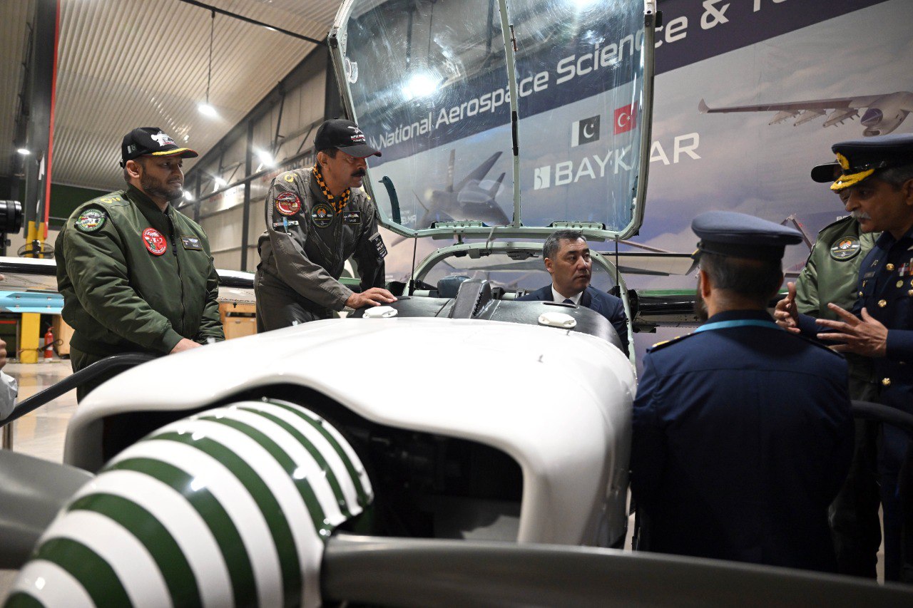 Садыр Жапаров оценил новейшие военные и авиационные технологии Пакистана
