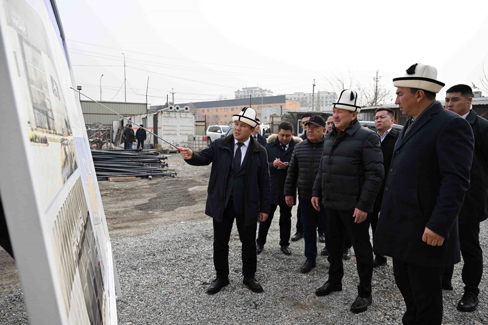 Глава кабмина проверил строительство крупных соцобъектов в Манасе