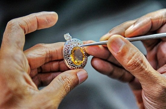 Садыр Жапаров подписал Указ о мерах поддержки ювелирной отрасли