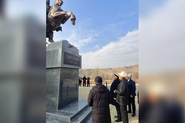В Кыргызстане открыт памятник хану Садыру