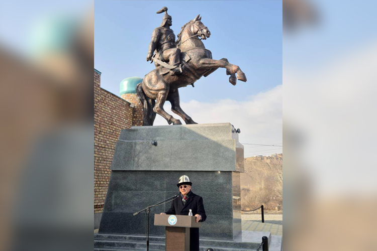 В Кыргызстане открыт памятник хану Садыру