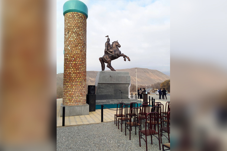 В Кыргызстане открыт памятник хану Садыру