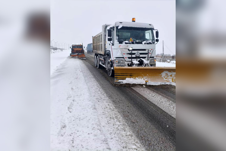 На ряде перевалов сняли ограничения для грузовиков, на Долоне работы продолжаются