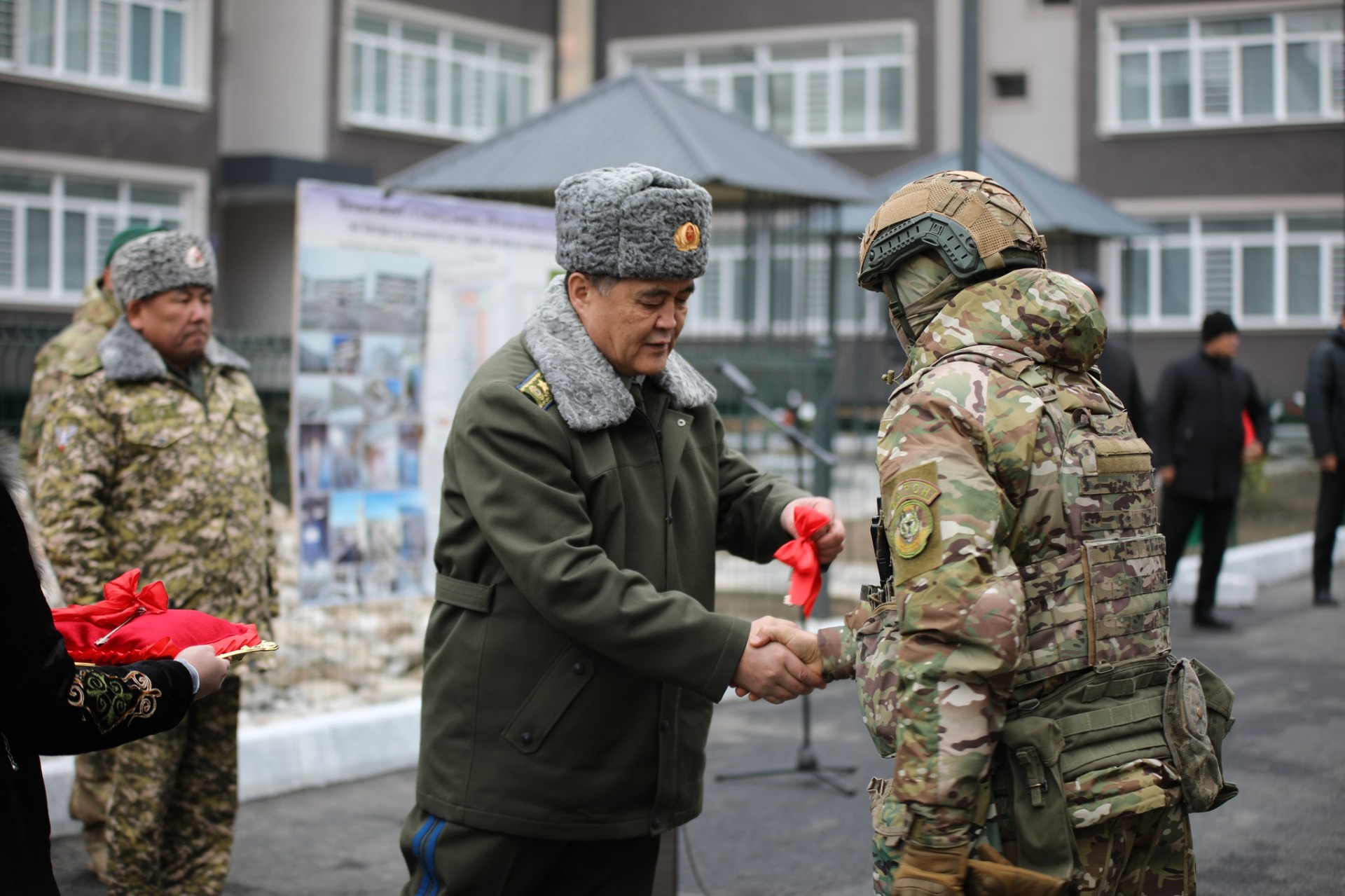 В Сулюкте военнослужащим вручили ключи от служебных квартир