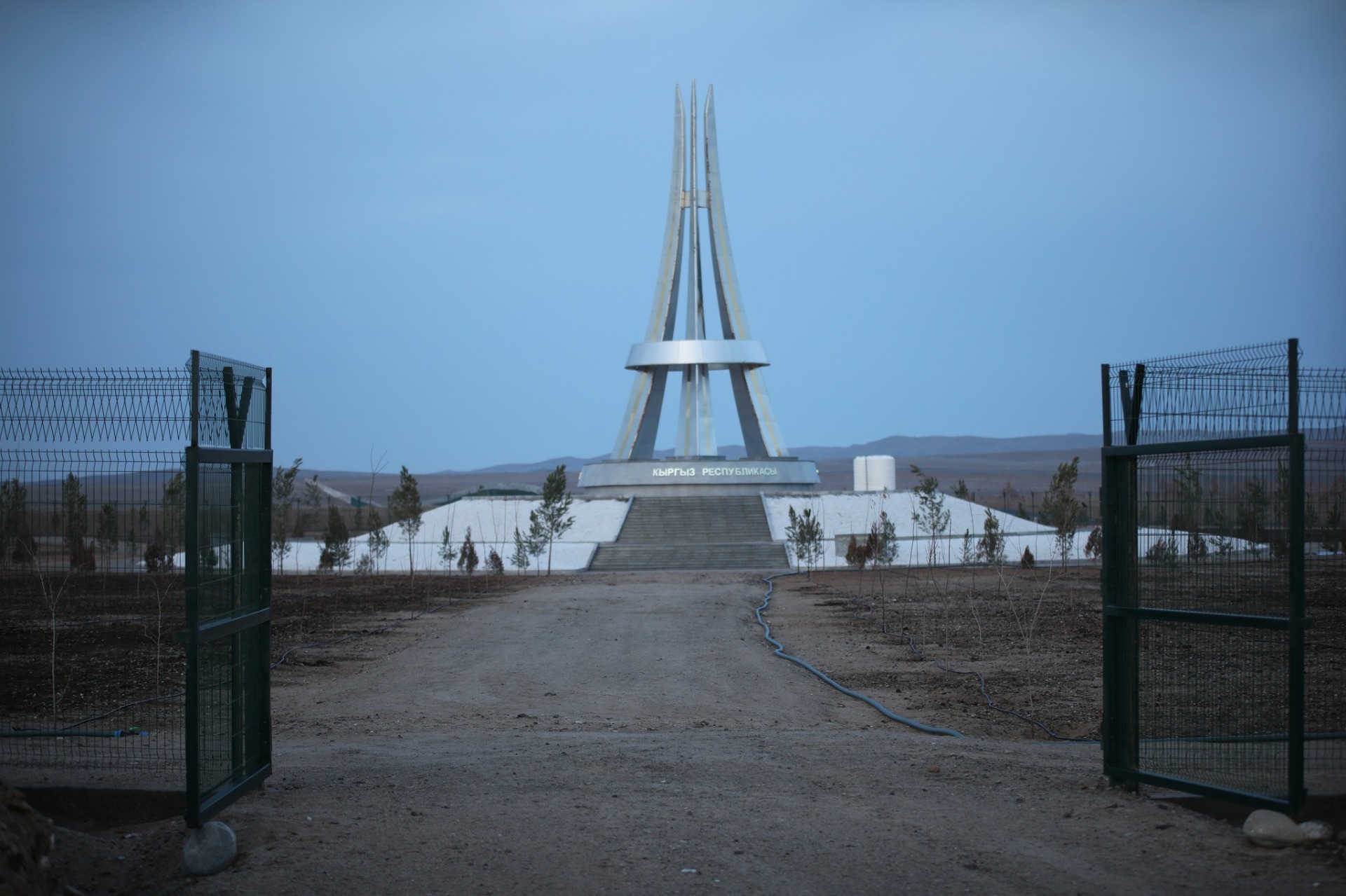 80 процентов границы уже закрыто: Ташиев лично проверил укрепления в Баткене