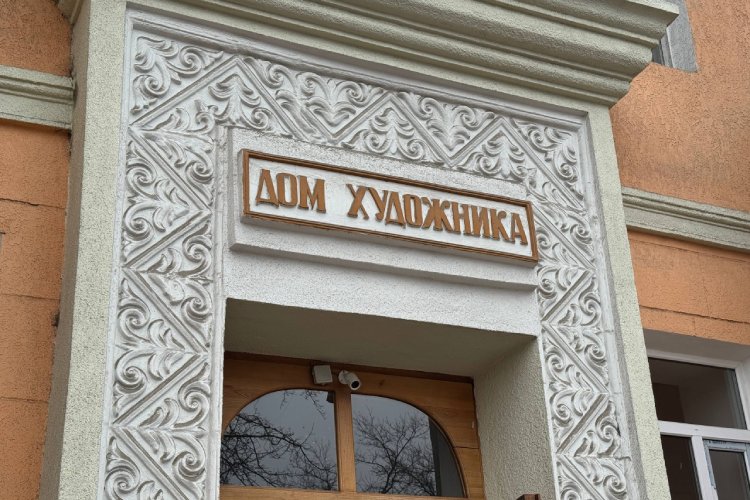 Выставка проходит в Доме художника