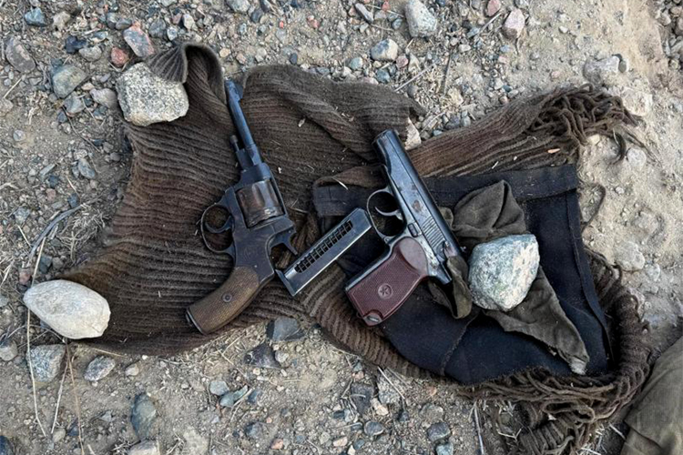 На окраине Балыкчи обнаружен тайник с огнестрельным оружием