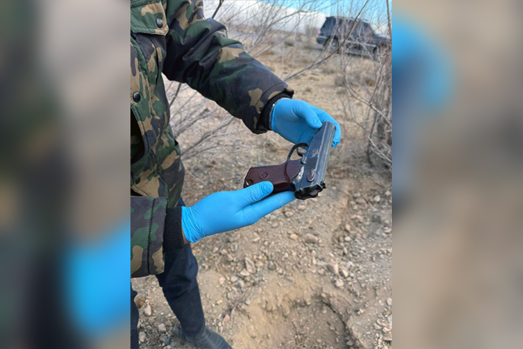 На окраине Балыкчи обнаружен тайник с огнестрельным оружием