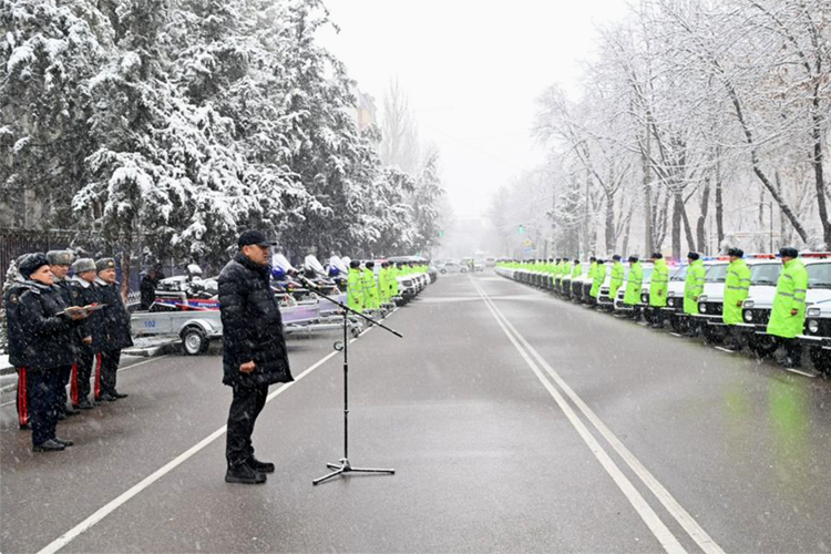Милиции передали 50 новых служебных автомобилей и снегоходы