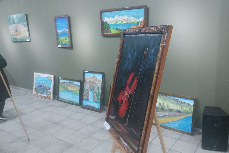 Работы художников охотно раскупаются