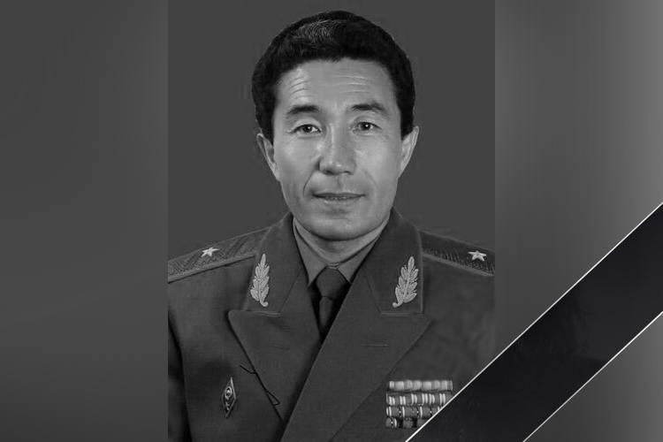 Ушел из жизни генерал-майор Джоомарт Бошкоев. Ранее он возглавлял Государственное управление охраны (впоследствии ГКНБ/СГО). А после отставки руководил общественным объединением «Совет ветеранов государственной охраны»