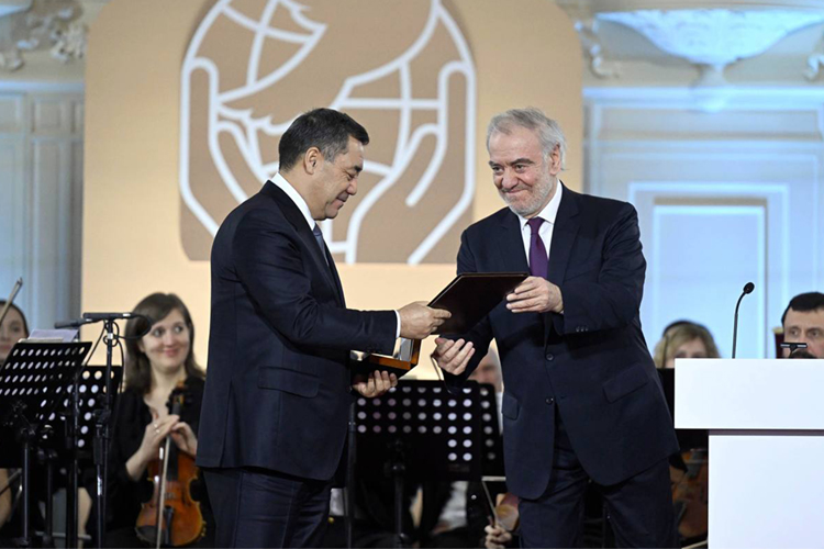 Президент Кыргызской Республики Садыр Жапаров награжден Международной премией мира имени Льва Толстого