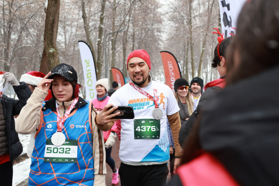 В столице прошел праздничный забег Santa Run