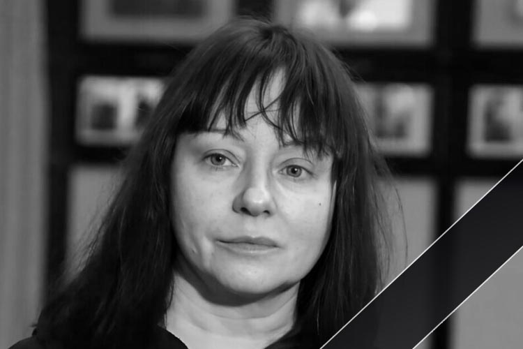 В возрасте 60 лет скончалась актриса театра и кино, народная артистка России Евгения Добровольская. Она была ведущей актрисой МХТ имени Антона Чехова. До последнего момента артистка боролась с раком