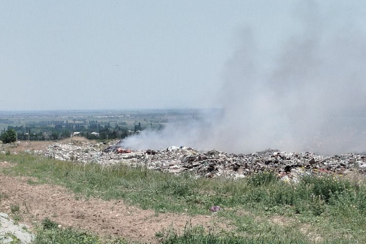 Горящий мусорный полигон