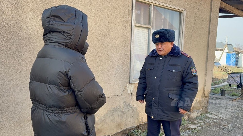 Начальник ГОМ-1 Алтынбек Чынбердиев встретился с жертвой семейного насилия