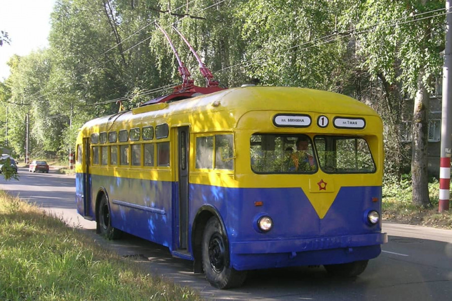 Самый первый троллейбус в городе Фрунзе