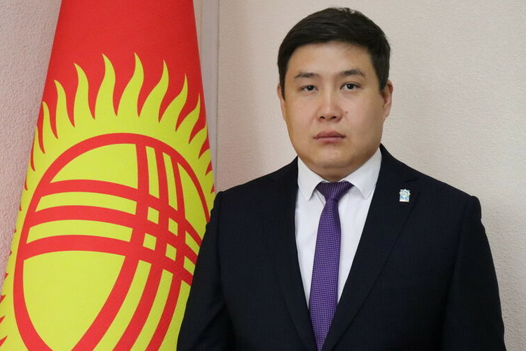 Азат Салмурбек уулу