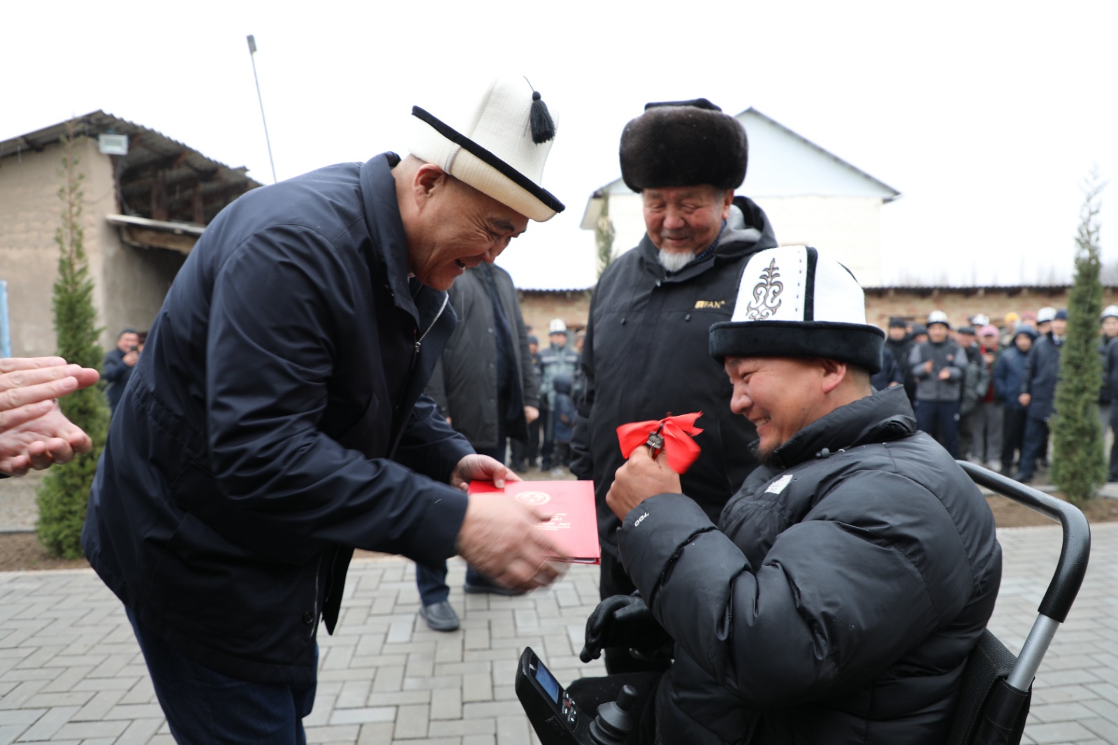 Ташиев помог достроить дом отцу троих детей, потерявшему ноги в ДТП