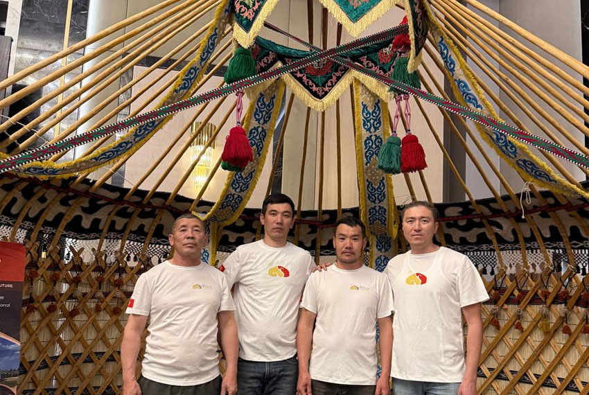 Сотрудники компании Ethno Yurts