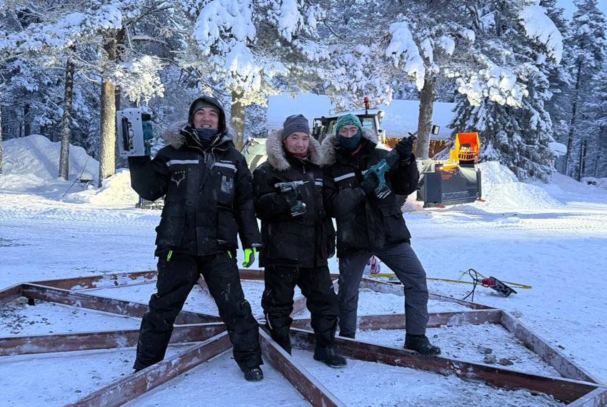 Сотрудники компании Ethno Yurts в Лапландии