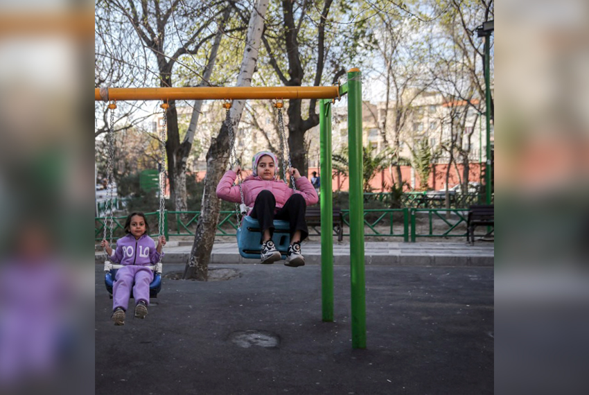 Жизнь в Тегеране продолжается даже под тенью войны, пишут провластные СМИ страны