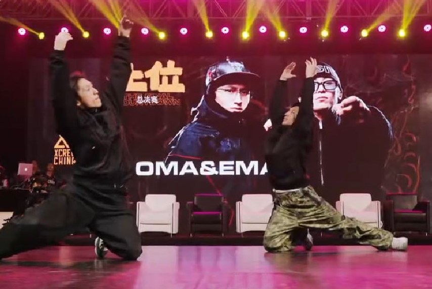 OMA & EMA во время одного из выступлений