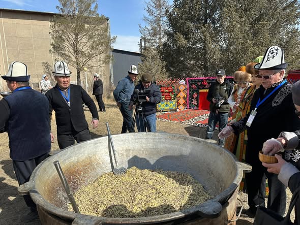 Стометровый чучук и пять больших казанов бешбармака