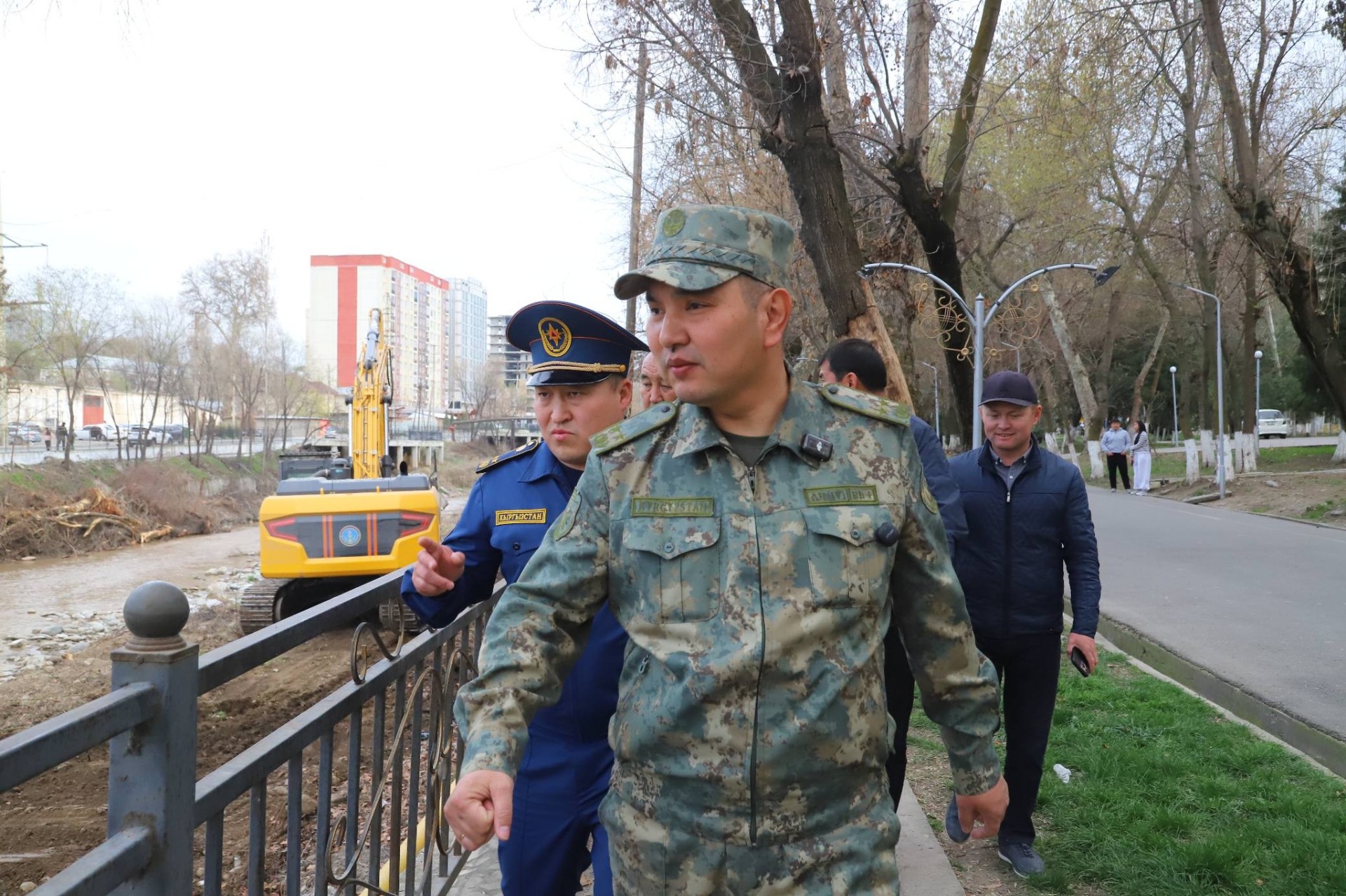 В Оше продолжается масштабная очистка реки Ак-Бууры