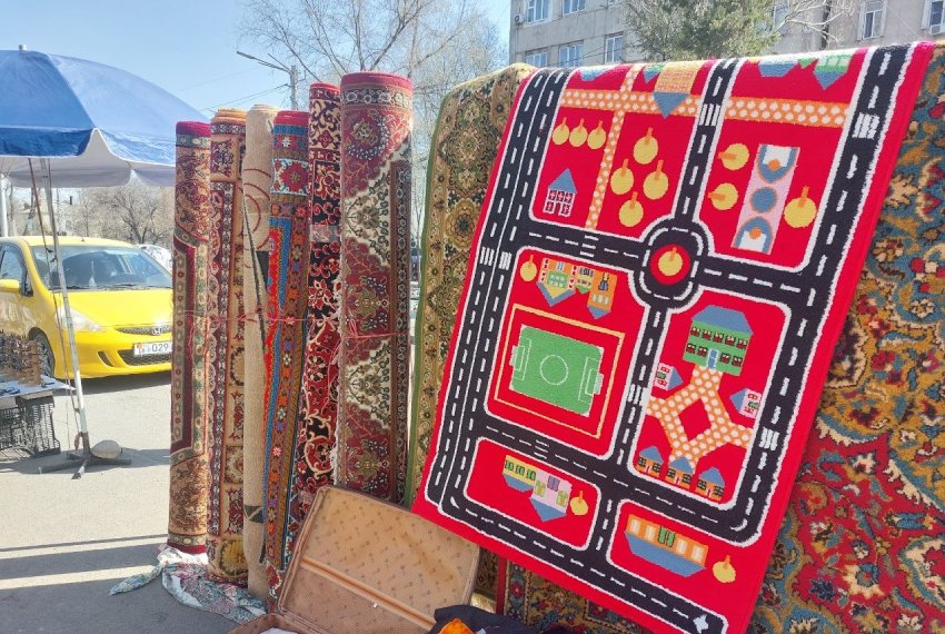 Есть даже ковры