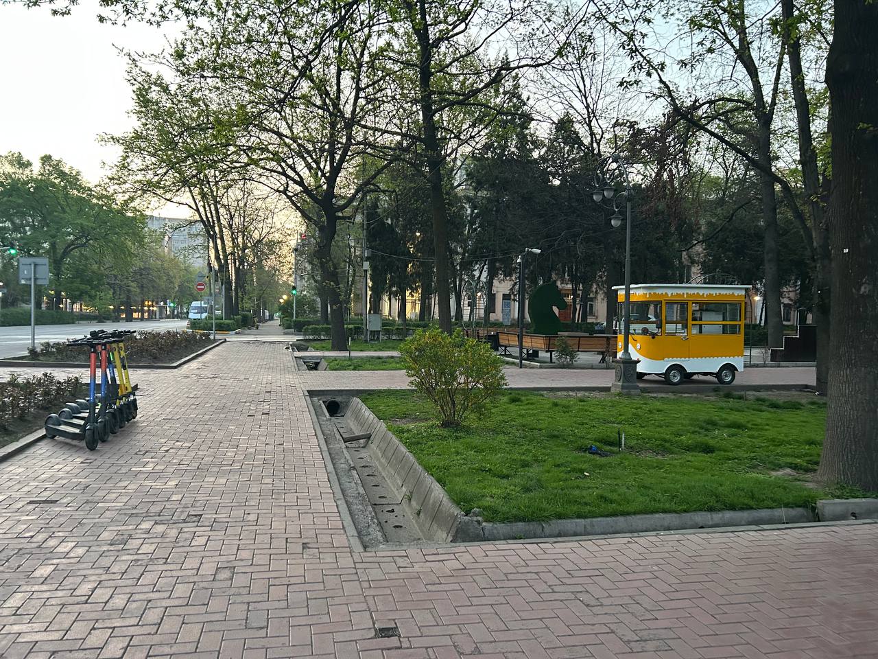 На бульваре Эркиндик появился очередной комок