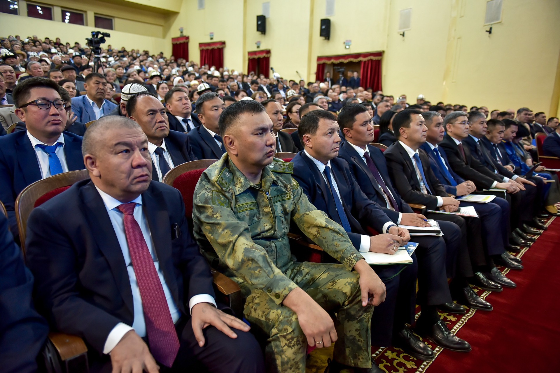 Садыр Жапаров встретился с жителями Оша
