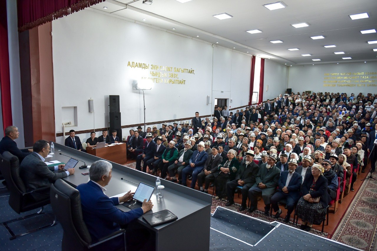 Садыр Жапаров на встрече с жителями Кара-Суйского района