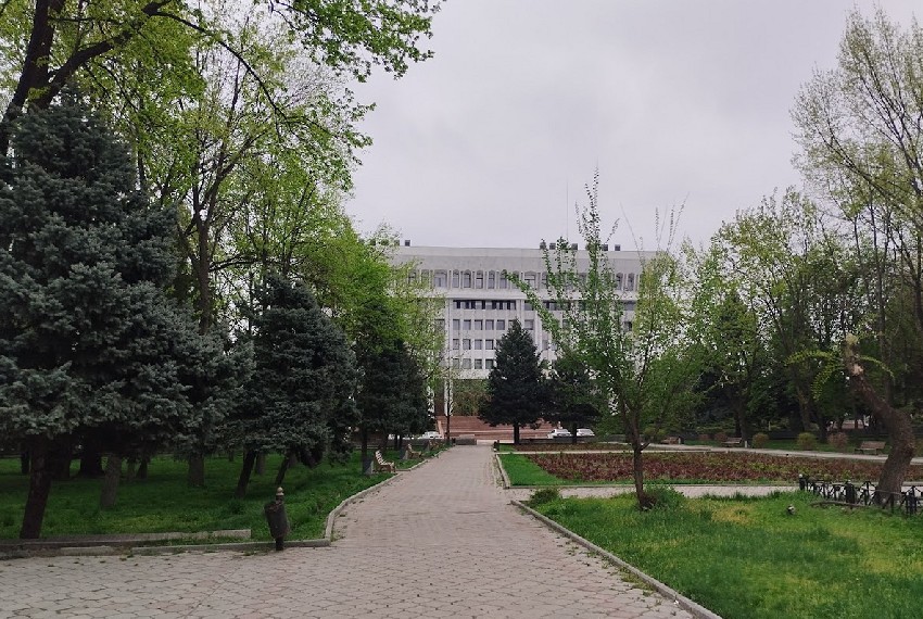 Сквер у «Белого дома»
