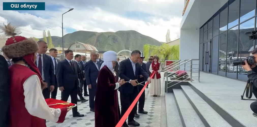 Президент открыл центр обслуживания населения в Гульчо