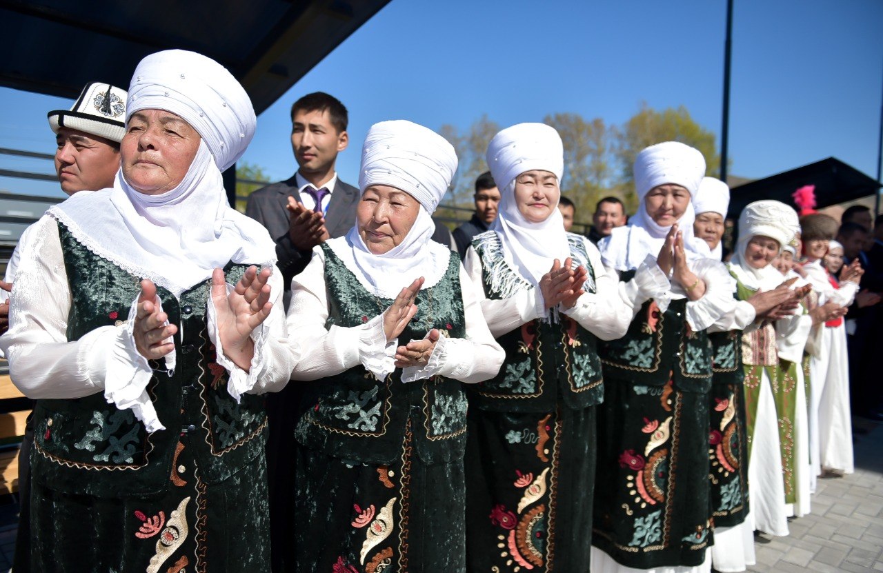 Госуслуги, кино и спортзал: в Кара-Кульдже открыли центр