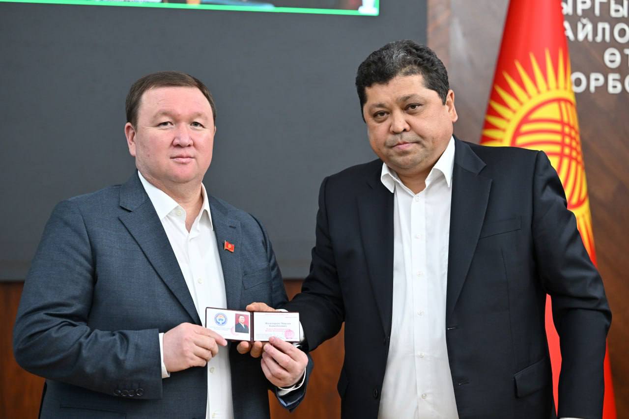 Мирлан Жеенчороев получил мандат