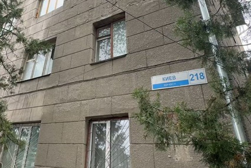 Дом расположен прямо напротив Нацбанка