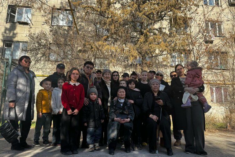 Жители ежемесячно платят адвокату до 25 тысяч сомов за услуги с каждой квартиры