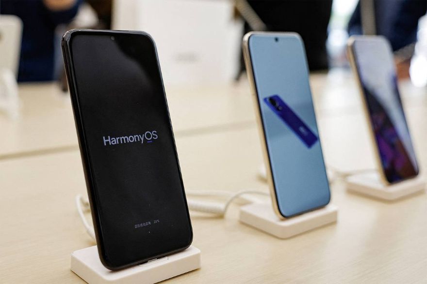 Huawei отказалась от выпуска смартфонов с наклеенной на экран защитной пленкой