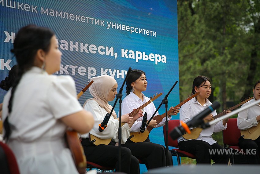 Тысячи вакансий и десятки работодателей: в Бишкеке прошел День карьеры