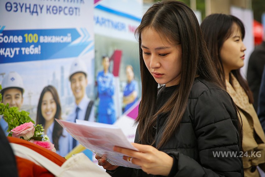 Тысячи вакансий и десятки работодателей: в Бишкеке прошел День карьеры