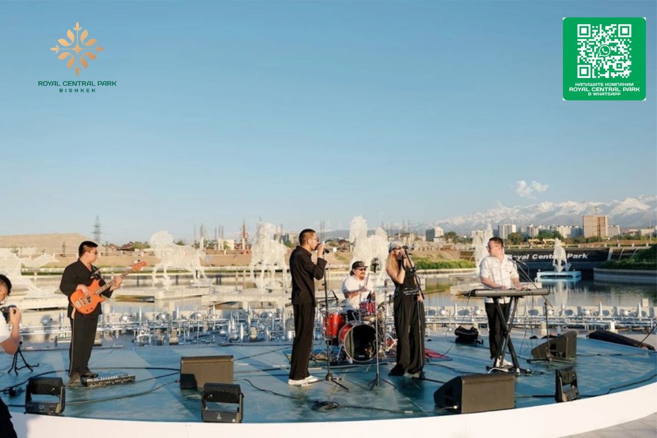 На берегу Nomad Heritage Lake акустическая программа «Royal Central Park — Sunset Music Show» позволила гостям насладиться музыкой на фоне впечатляющего заката
