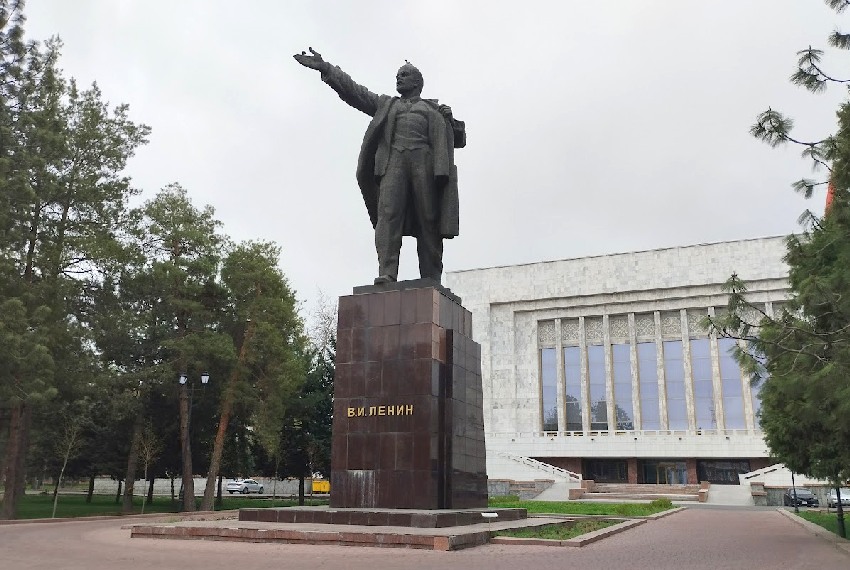 Памятник В.И. Ленину, апрель 2026 года
