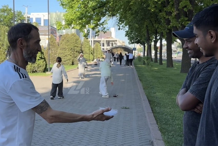 Поиграть я лянгу предлагают всем желающим