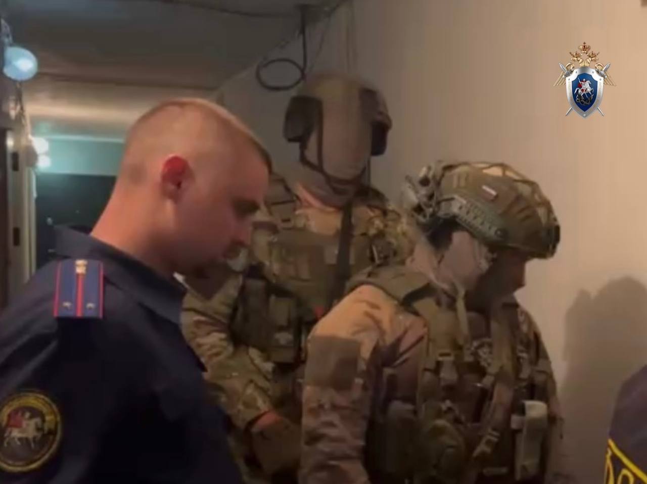 Во Владивостоке полицейские вымогали взятки у мигрантов, они задержаны
