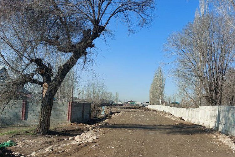 По словам мэра Бишкека, четыре владельца домов уже получили компенсации