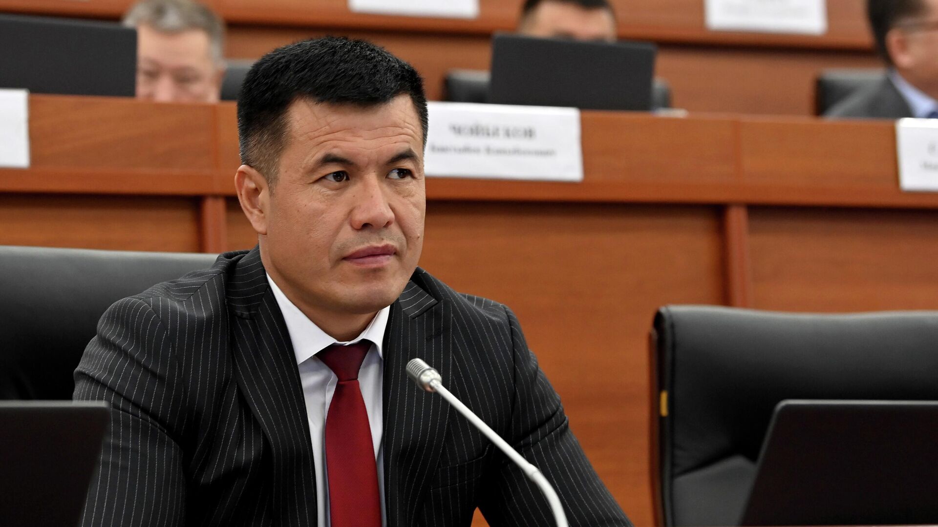 Верховный суд оправдал экс-депутата Омурбека Бакирова